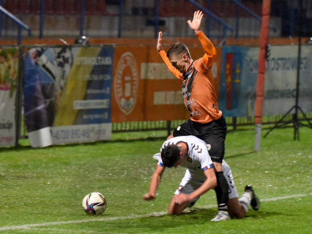 III liga piłkarska. Grupa IV. *KSZO 1929 Ostrowiec Świętokrzyski - Garbarnia Kraków 2:2