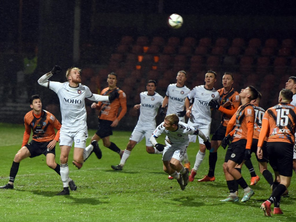 III liga piłkarska. Grupa IV. *KSZO 1929 Ostrowiec Świętokrzyski - Garbarnia Kraków 2:2