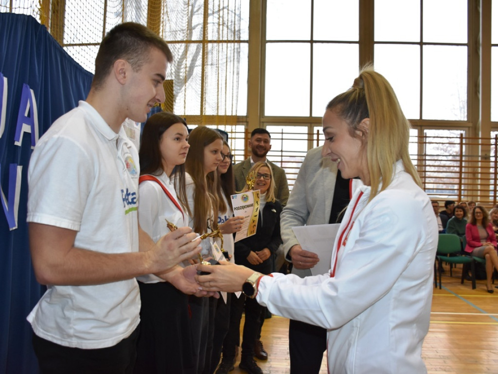 Inauguracja Roku Sportowego w Zespole Szkół Ogólnokształcących Mistrzostwa Sportowego. Z uczniami spotkała się wspaniała lekkoatletka Angelika Cichocka