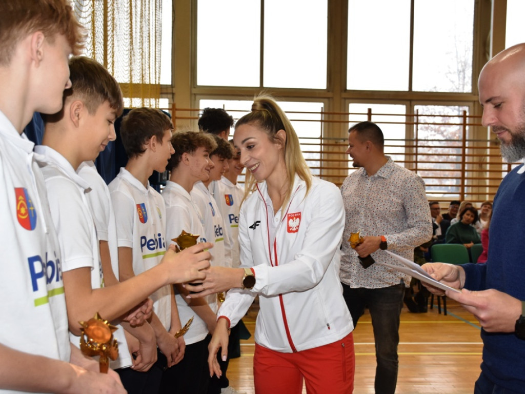 Inauguracja Roku Sportowego w Zespole Szkół Ogólnokształcących Mistrzostwa Sportowego. Z uczniami spotkała się wspaniała lekkoatletka Angelika Cichocka