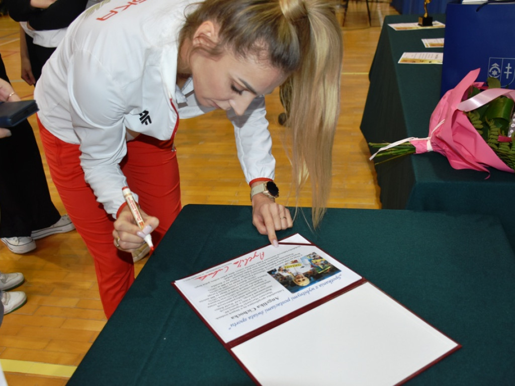 Inauguracja Roku Sportowego w Zespole Szkół Ogólnokształcących Mistrzostwa Sportowego. Z uczniami spotkała się wspaniała lekkoatletka Angelika Cichocka