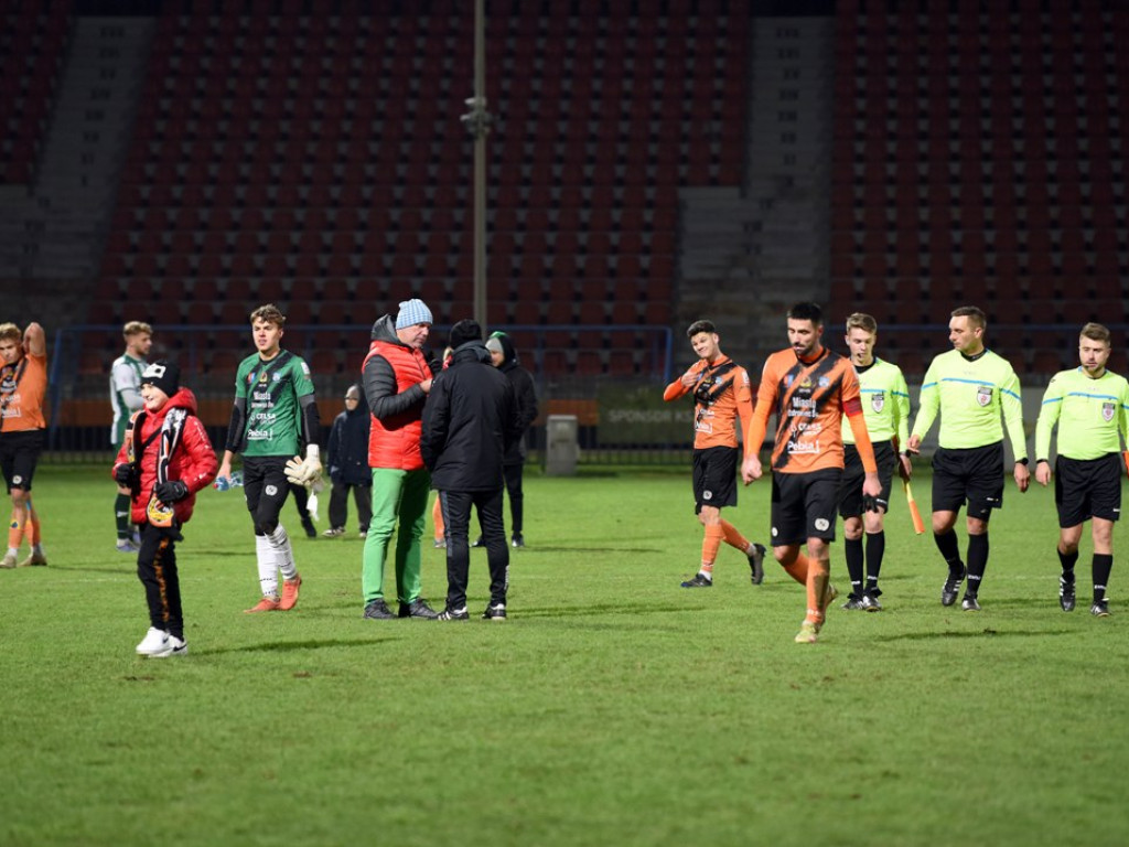 III liga piłkarska. Grupa IV. *KSZO 1929 Ostrowiec Świętokrzyski - Chełmianka Chełm 0:3