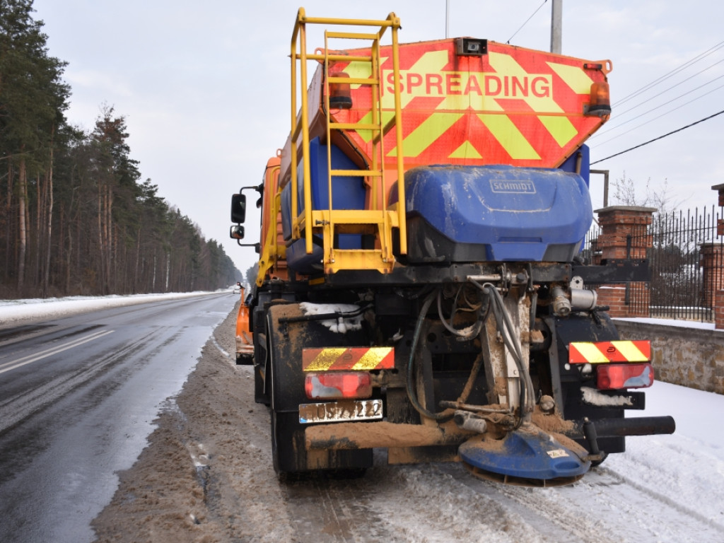 Służby drogowe w ataku na zimę!