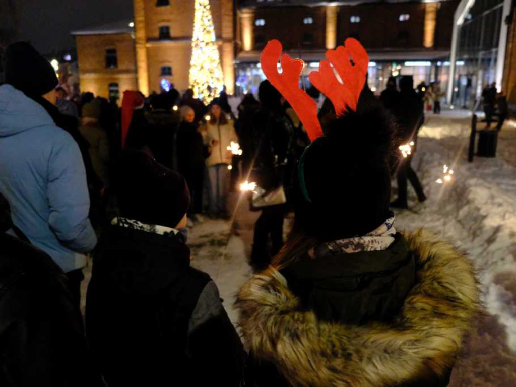 Choinka rozświetlona. Zaczął się świąteczny czas w Ostrowcu Świętokrzyskim