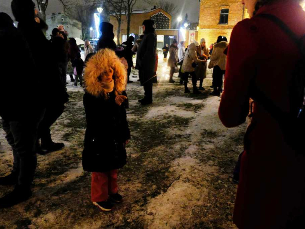 Choinka rozświetlona. Zaczął się świąteczny czas w Ostrowcu Świętokrzyskim