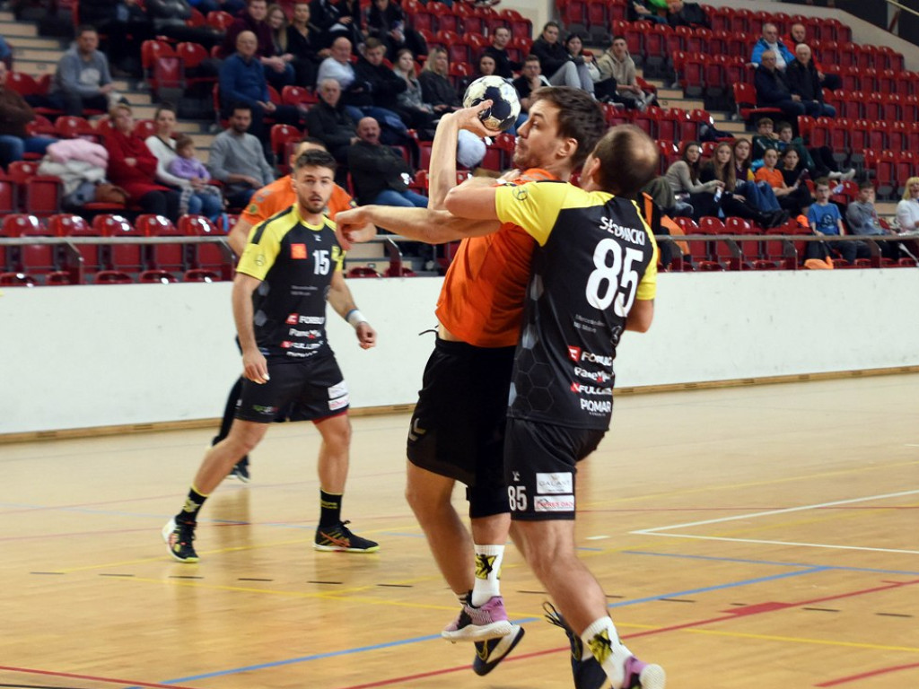 I liga piłki ręcznej mężczyzn. Grupa D. *KSZO Ostrowiec Świętokrzyski - KSSPR Końskie 29:31