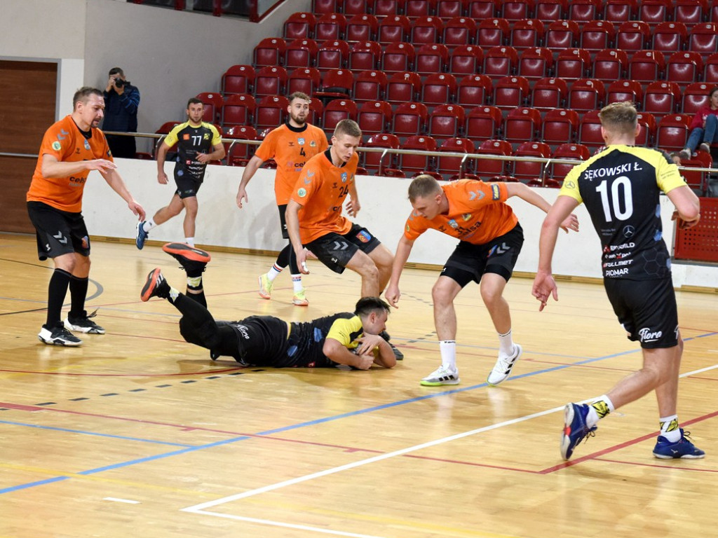 I liga piłki ręcznej mężczyzn. Grupa D. *KSZO Ostrowiec Świętokrzyski - KSSPR Końskie 29:31