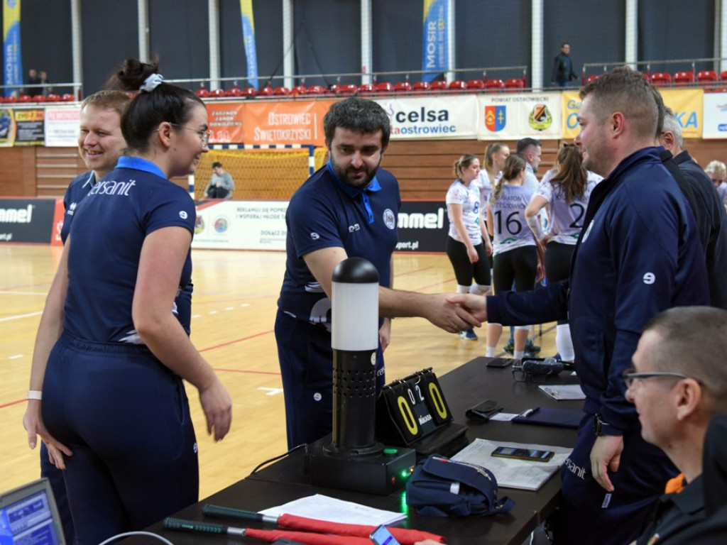 II liga siatkówki kobiet. Grupa IV. *KSZO SMS Ostrowiec Świętokrzyski - Maraton Krzeszowice 3:0