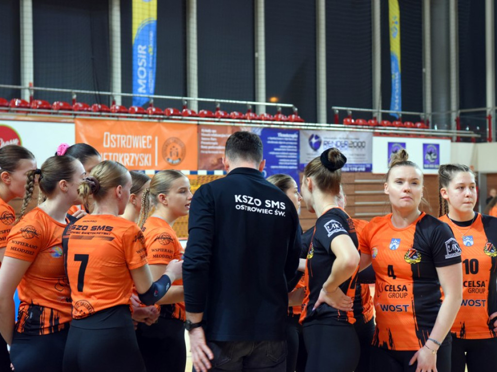 II liga siatkówki kobiet. Grupa IV. *KSZO SMS Ostrowiec Świętokrzyski - Maraton Krzeszowice 3:0