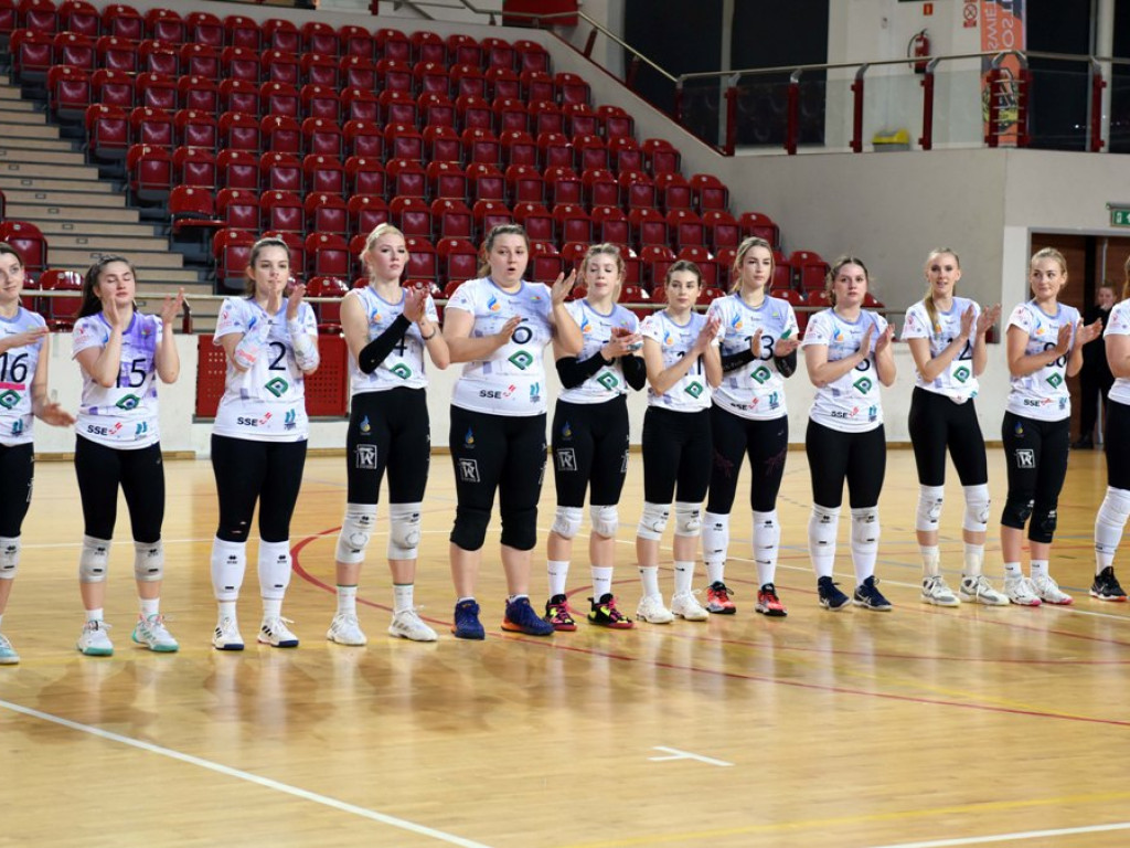 II liga siatkówki kobiet. Grupa IV. *KSZO SMS Ostrowiec Świętokrzyski - Maraton Krzeszowice 3:0