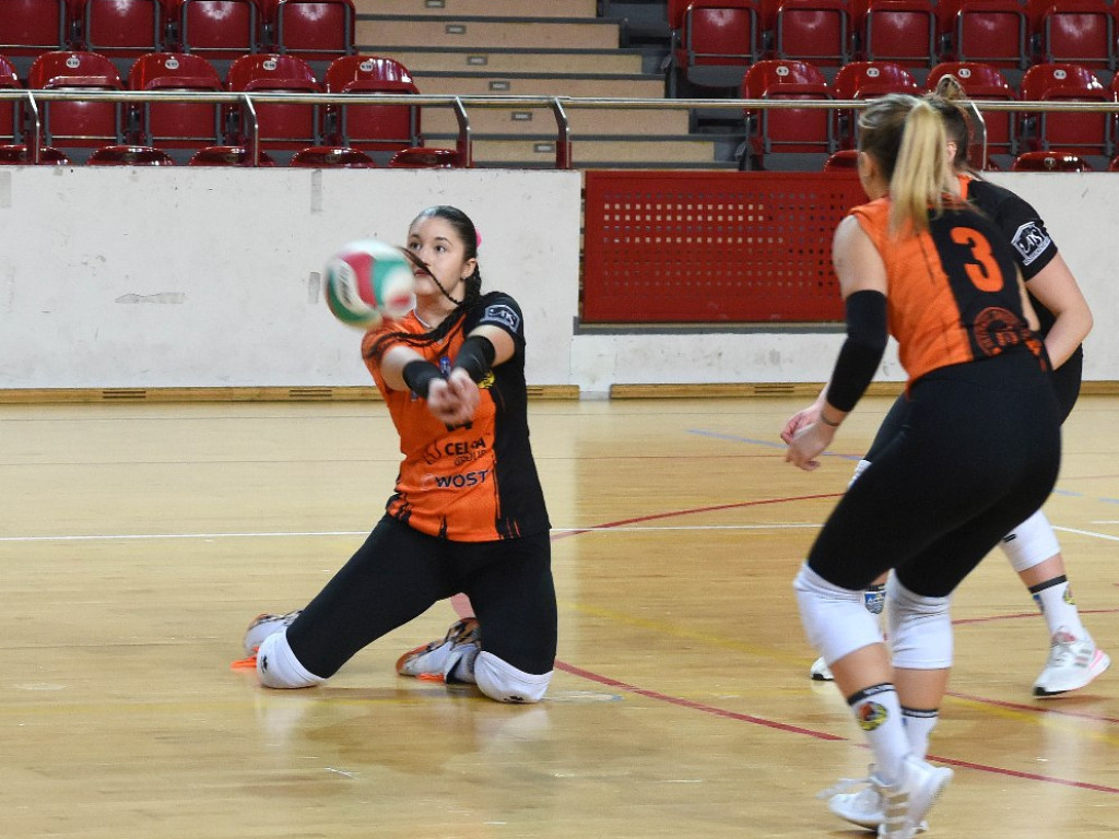 II liga siatkówki kobiet. Grupa IV. *KSZO SMS Ostrowiec Świętokrzyski - Maraton Krzeszowice 3:0
