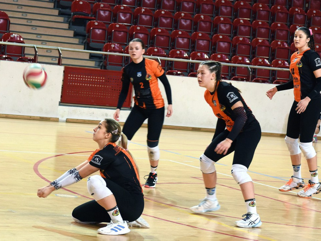 II liga siatkówki kobiet. Grupa IV. *KSZO SMS Ostrowiec Świętokrzyski - Maraton Krzeszowice 3:0