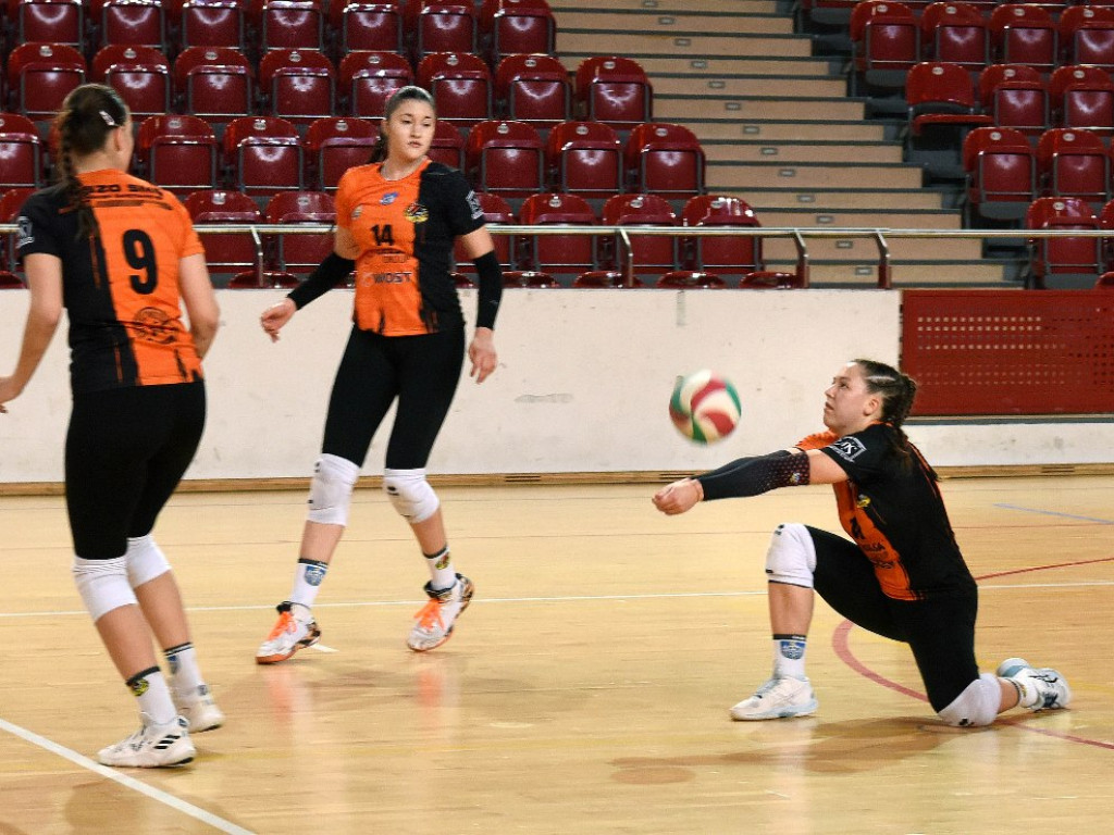 II liga siatkówki kobiet. Grupa IV. *KSZO SMS Ostrowiec Świętokrzyski - Maraton Krzeszowice 3:0