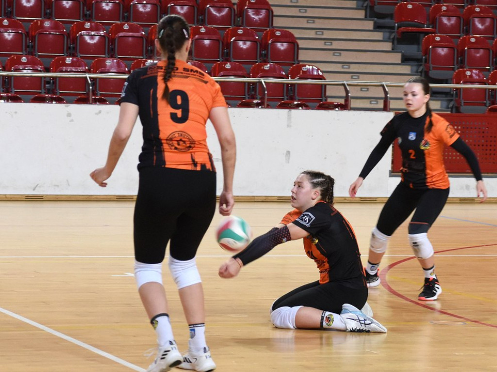 II liga siatkówki kobiet. Grupa IV. *KSZO SMS Ostrowiec Świętokrzyski - Maraton Krzeszowice 3:0