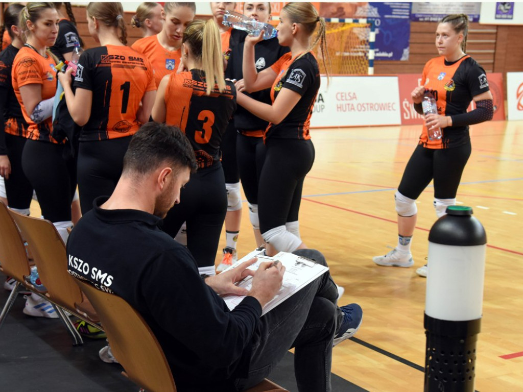 II liga siatkówki kobiet. Grupa IV. *KSZO SMS Ostrowiec Świętokrzyski - Maraton Krzeszowice 3:0
