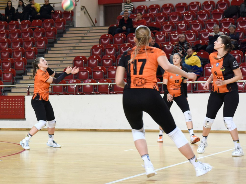 II liga siatkówki kobiet. Grupa IV. *KSZO SMS Ostrowiec Świętokrzyski - Maraton Krzeszowice 3:0