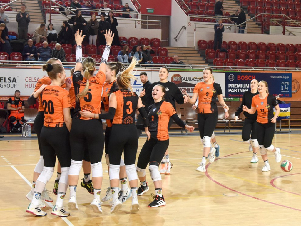 II liga siatkówki kobiet. Grupa IV. *KSZO SMS Ostrowiec Świętokrzyski - Maraton Krzeszowice 3:0