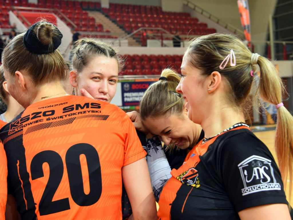 II liga siatkówki kobiet. Grupa IV. *KSZO SMS Ostrowiec Świętokrzyski - Maraton Krzeszowice 3:0
