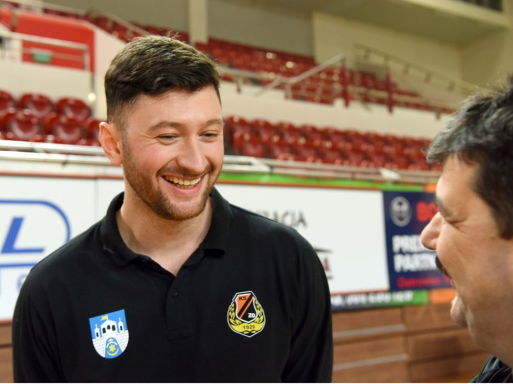 II liga siatkówki kobiet. Grupa IV. *KSZO SMS Ostrowiec Świętokrzyski - Maraton Krzeszowice 3:0