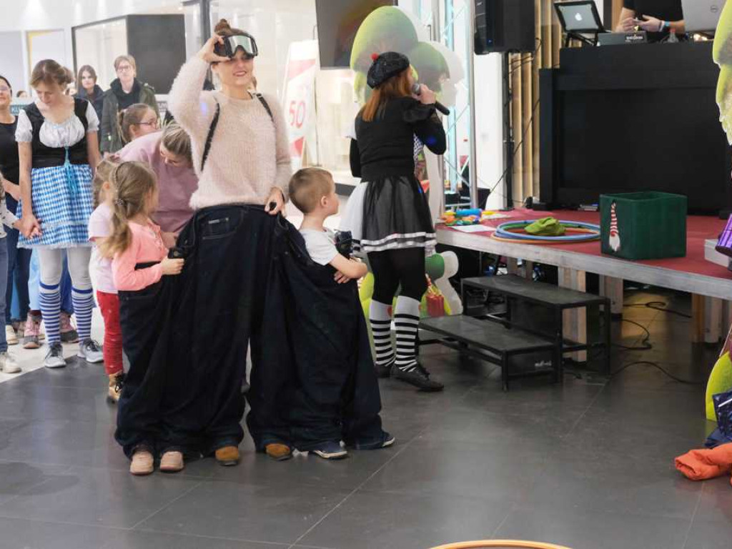 Zakupy i bal w Galerii Ostrowiec (zdjęcia)