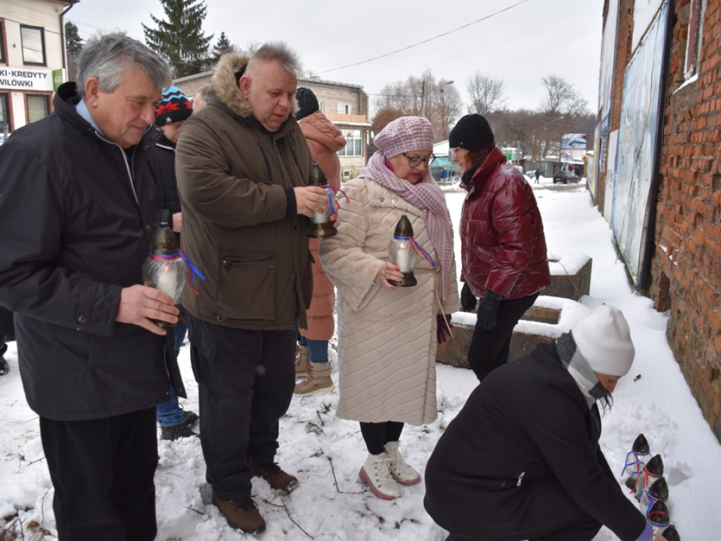 Zapłonęły znicze pamięci (zdjęcia)