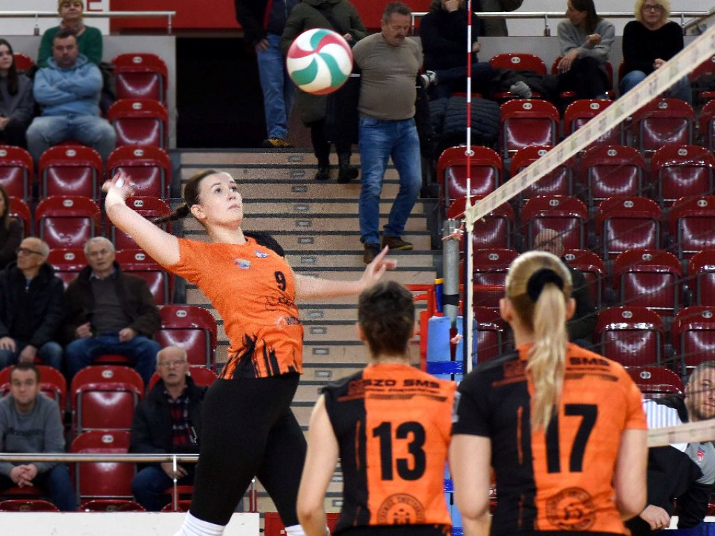 II liga siatkówki kobiet. Grupa IV. *KSZO SMS Ostrowiec Świętokrzyski - SMS PZPS II Szczyrk 3:0