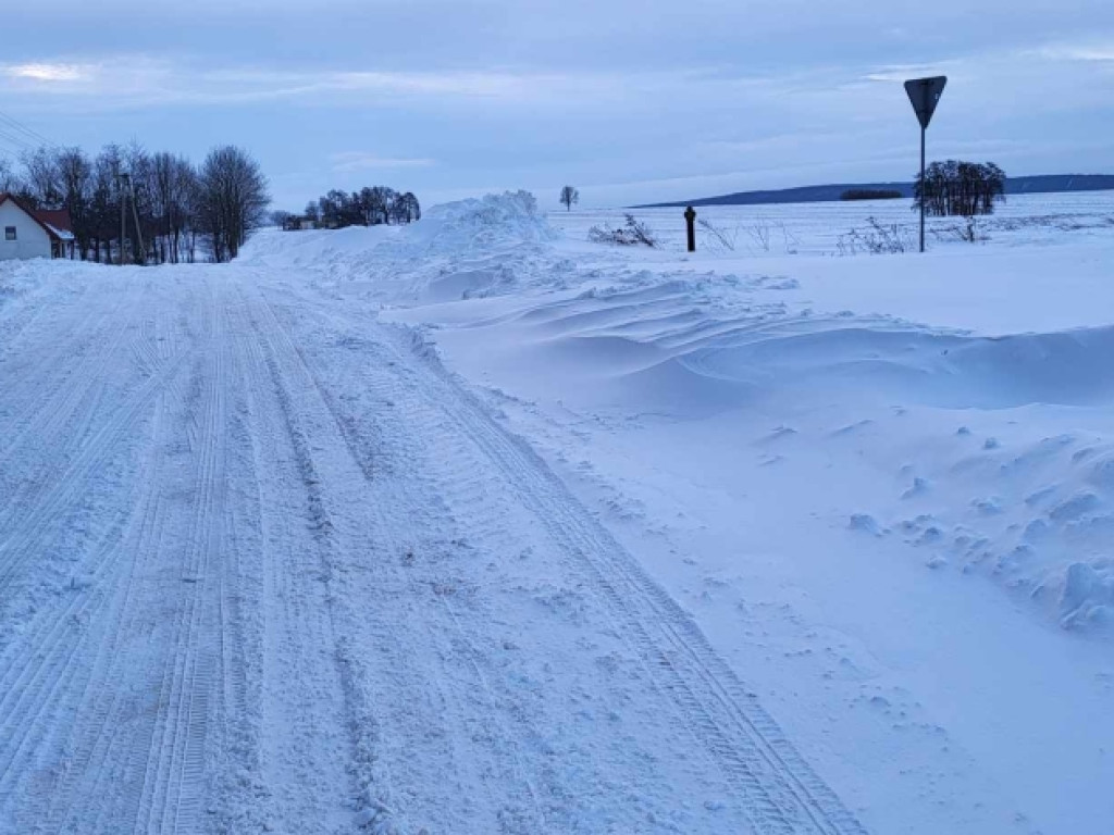 Zimowe uroki na drogach gminy Waśniów