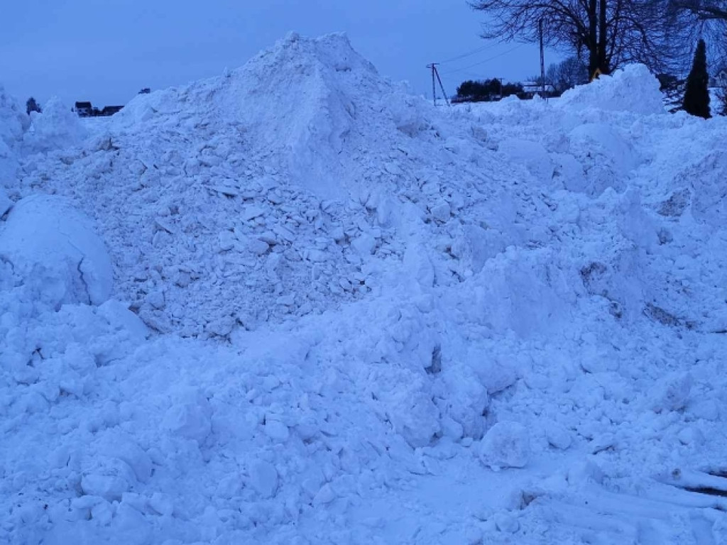 Zimowe uroki na drogach gminy Waśniów