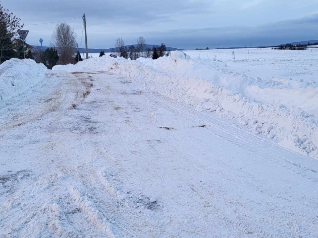 Zimowe uroki na drogach gminy Waśniów