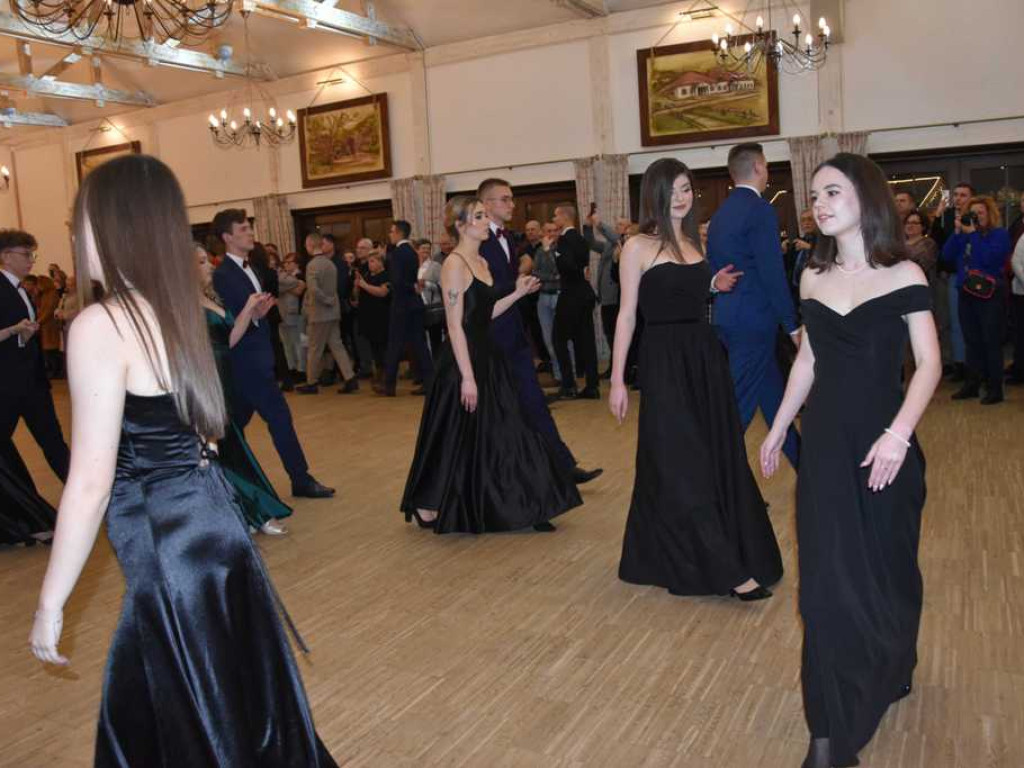 Studniówka w Liceum Ogólnokształcącym Nr II im. Joachima Chreptowicza w Ostrowcu Świętokrzyskim