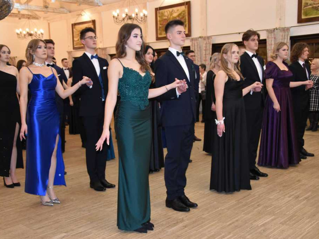 Studniówka w Liceum Ogólnokształcącym Nr II im. Joachima Chreptowicza w Ostrowcu Świętokrzyskim