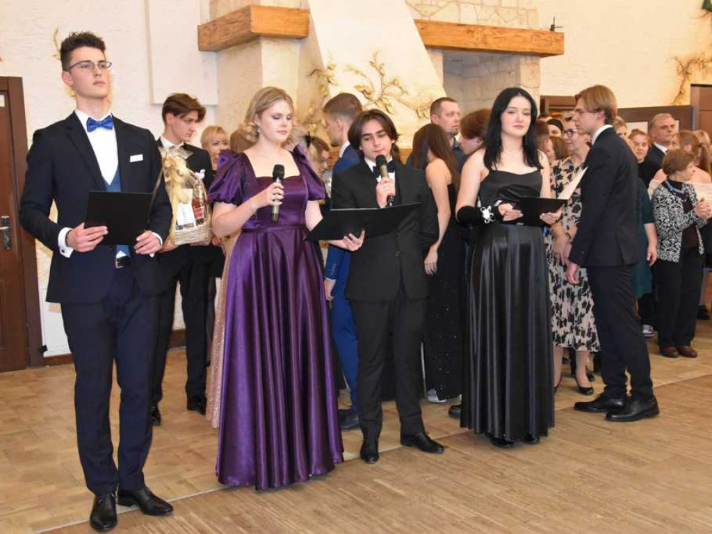 Studniówka w Liceum Ogólnokształcącym Nr II im. Joachima Chreptowicza w Ostrowcu Świętokrzyskim