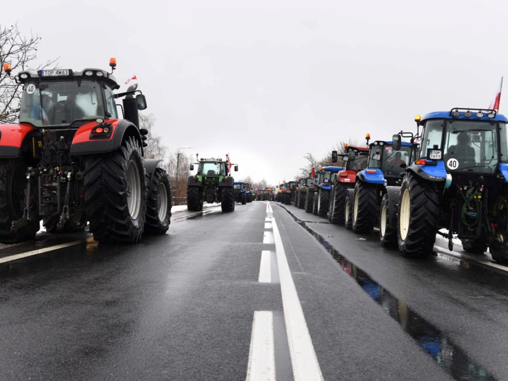 Wielki protest rolników. Pod Annopolem drogę zablokowało ponad 200 ciagników (zdjęcia)