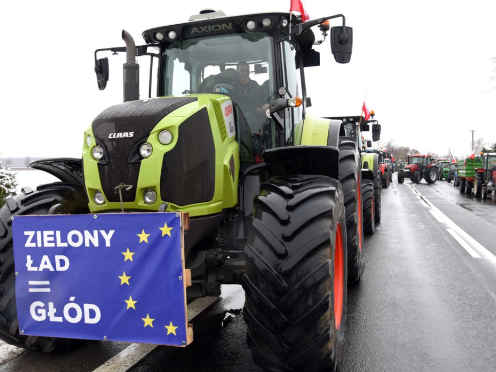 Wielki protest rolników. Pod Annopolem drogę zablokowało ponad 200 ciagników (zdjęcia)