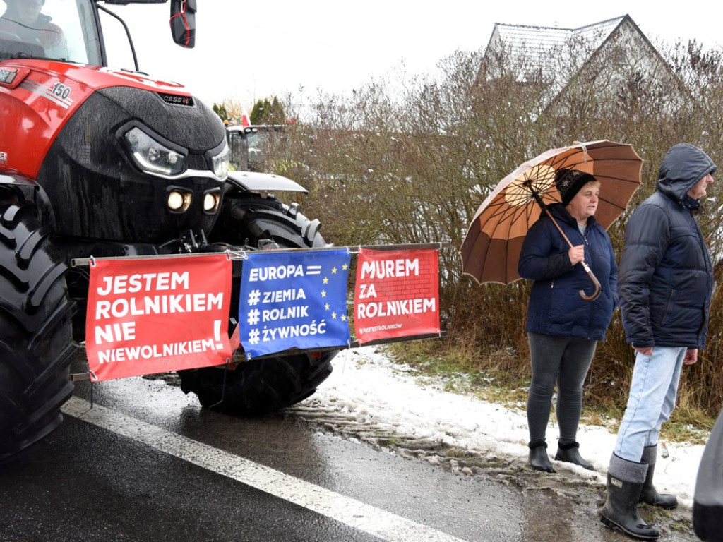 Wielki protest rolników. Pod Annopolem drogę zablokowało ponad 200 ciagników (zdjęcia)