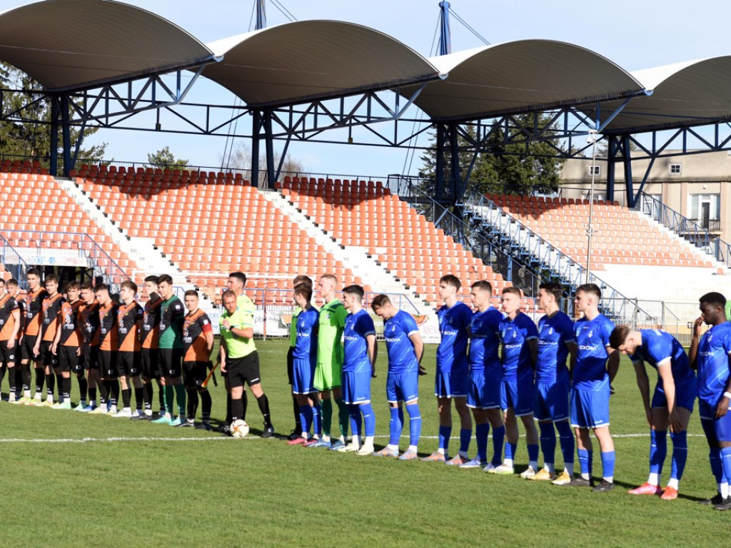 III liga piłkarska. Grupa IV. *KSZO 1929 Ostrowiec Świętokrzyski - Sokół Sieniawa 3:0