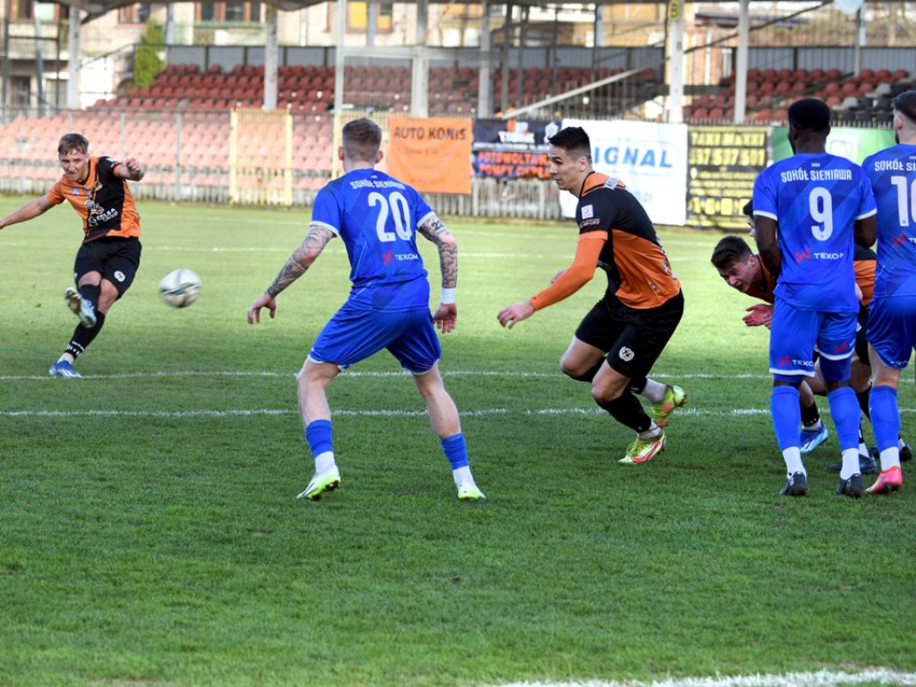 III liga piłkarska. Grupa IV. *KSZO 1929 Ostrowiec Świętokrzyski - Sokół Sieniawa 3:0