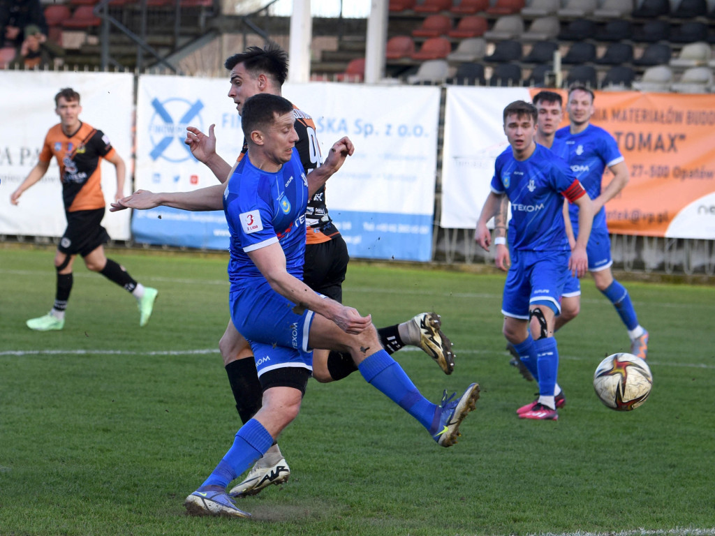 III liga piłkarska. Grupa IV. *KSZO 1929 Ostrowiec Świętokrzyski - Sokół Sieniawa 3:0