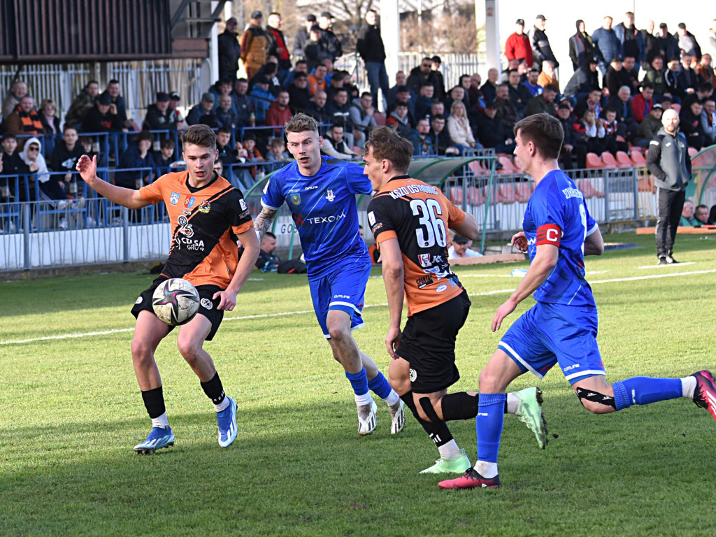 III liga piłkarska. Grupa IV. *KSZO 1929 Ostrowiec Świętokrzyski - Sokół Sieniawa 3:0