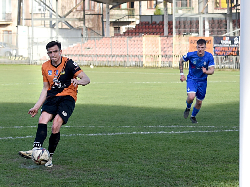 III liga piłkarska. Grupa IV. *KSZO 1929 Ostrowiec Świętokrzyski - Sokół Sieniawa 3:0