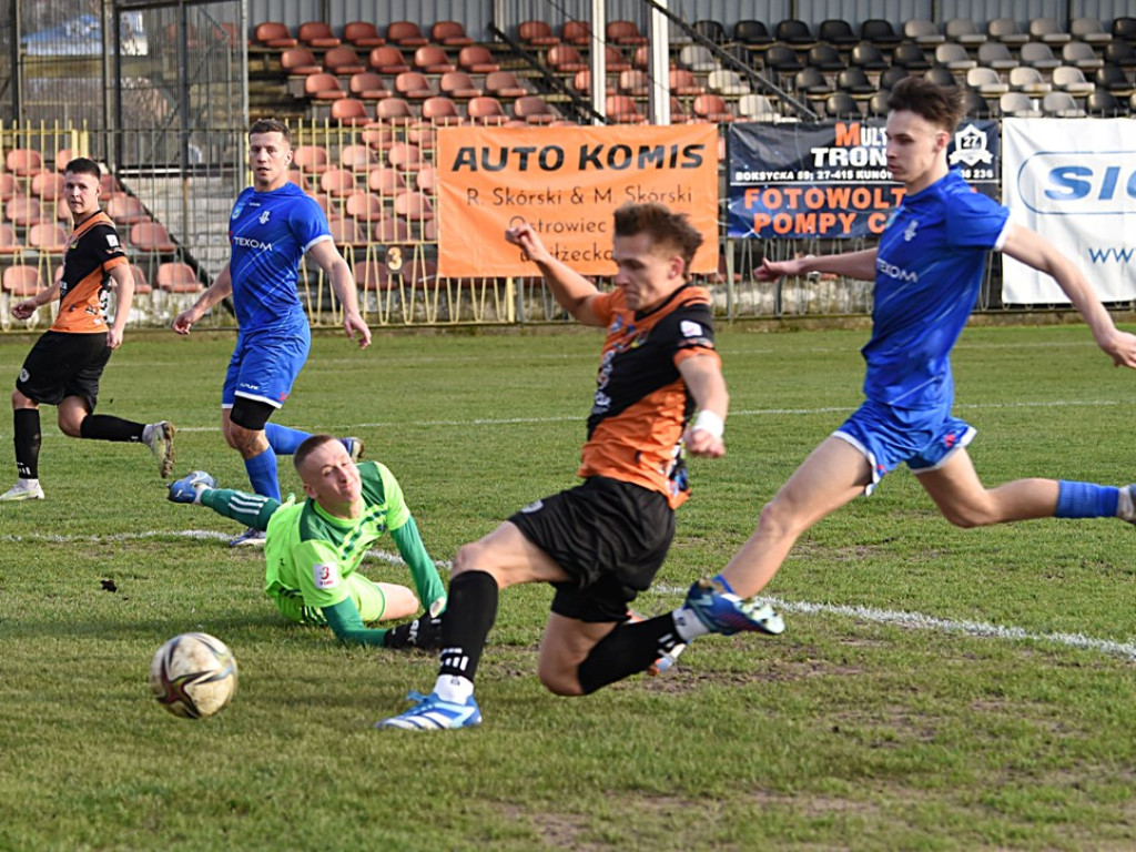 III liga piłkarska. Grupa IV. *KSZO 1929 Ostrowiec Świętokrzyski - Sokół Sieniawa 3:0