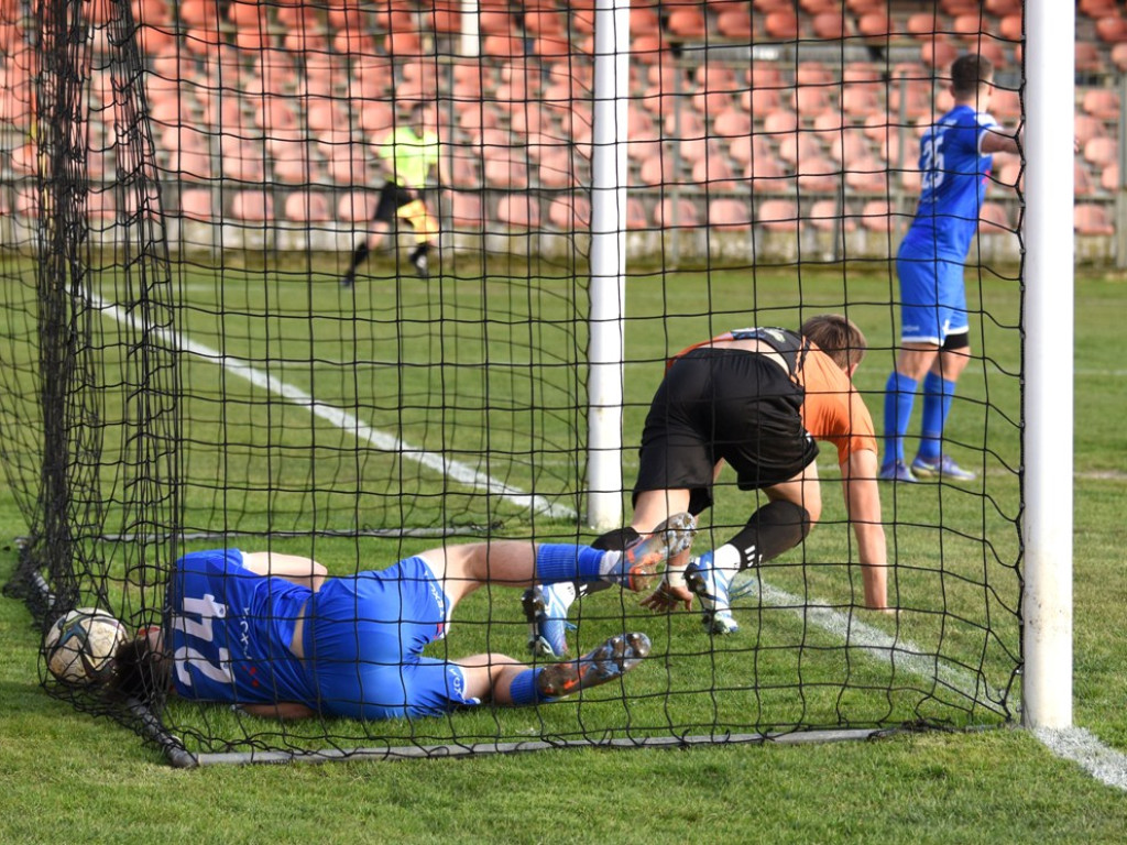 III liga piłkarska. Grupa IV. *KSZO 1929 Ostrowiec Świętokrzyski - Sokół Sieniawa 3:0