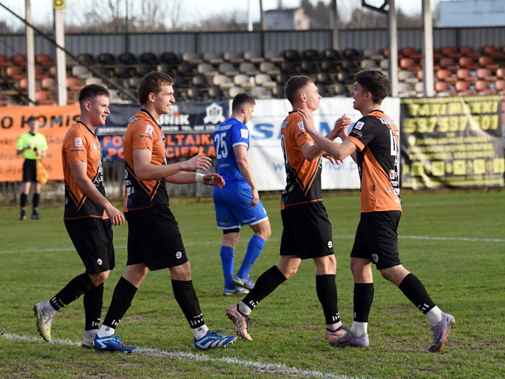 III liga piłkarska. Grupa IV. *KSZO 1929 Ostrowiec Świętokrzyski - Sokół Sieniawa 3:0