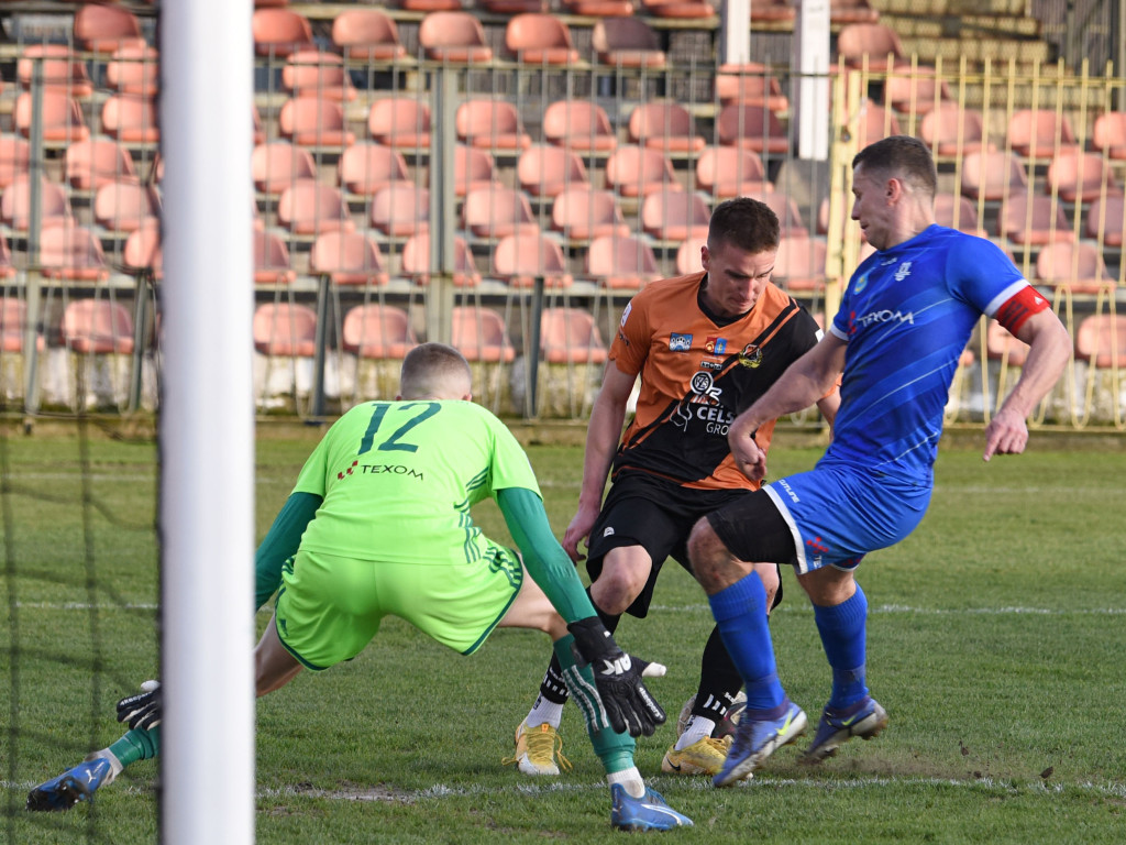 III liga piłkarska. Grupa IV. *KSZO 1929 Ostrowiec Świętokrzyski - Sokół Sieniawa 3:0