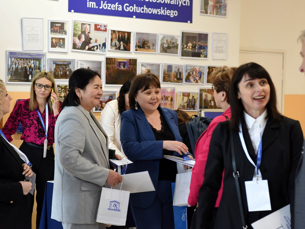 Ostrowiecka Akademia Nauk Stosowanych. Trwa International Week Ostrowiec Świętokrzyski 2024