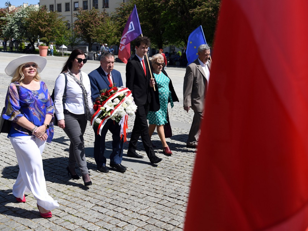 Obchody 1 Maja na ostrowieckim Rynku