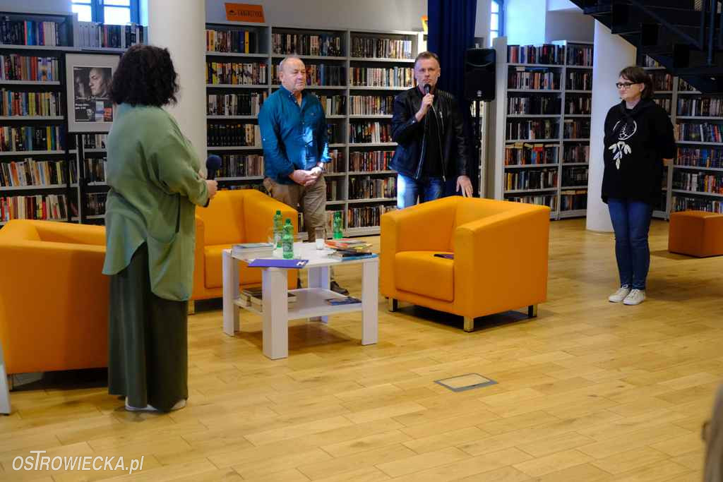 Janusz Leon Wiśniewski w Miejskiej Bibliotece Publicznej