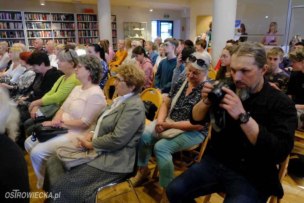 Janusz Leon Wiśniewski w Miejskiej Bibliotece Publicznej