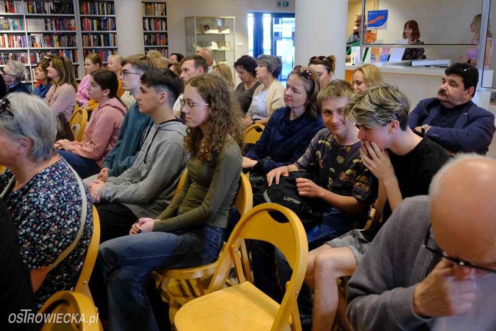 Janusz Leon Wiśniewski w Miejskiej Bibliotece Publicznej