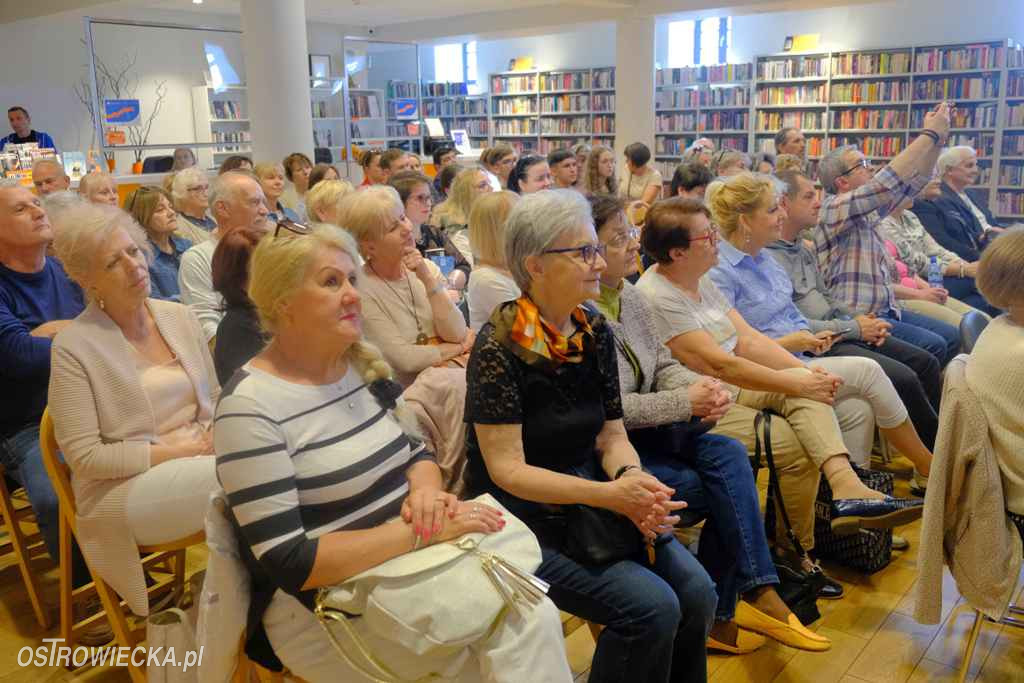 Janusz Leon Wiśniewski w Miejskiej Bibliotece Publicznej